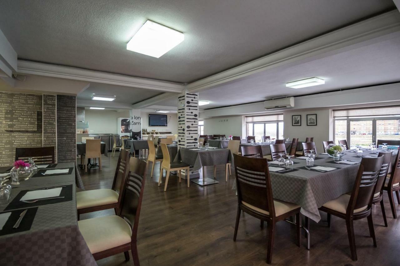 Pension Oasis 萨莫拉 外观 照片